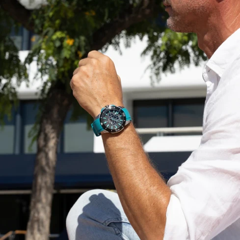 Мъжки ръчен часовник с кварцов механизъм - корпус от Стомана - Каучук - цвят Черен Зелен