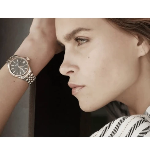 Дамски ръчен часовник с кварцов механизъм - корпус от Стомана - Стоманена верижка - цвят Седеф Сив