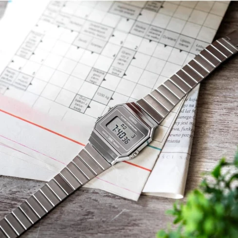 Унисекс ръчен часовник с кварцов механизъм - корпус от Полимер - Стоманена верижка - цвят Сив Сив