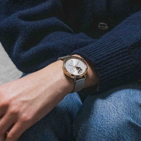 Дамски ръчен часовник с кварцов механизъм - корпус от Стомана - Стоманена верижка - цвят Скелетон Сив