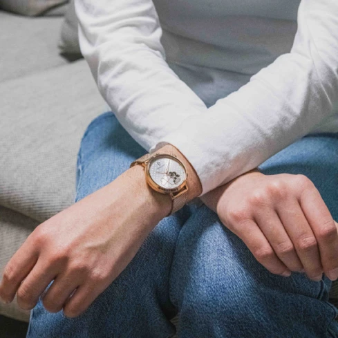 Дамски ръчен часовник с кварцов механизъм - корпус от Стомана - Стоманена верижка - цвят Скелетон Сив