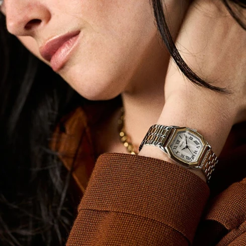 Дамски ръчен часовник с кварцов механизъм - корпус от Стомана - Стоманена верижка - цвят Шампанско