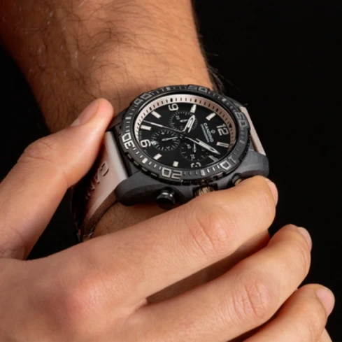 Мъжки ръчен часовник с кварцов механизъм - корпус от Карбон - Каучук - цвят Черен