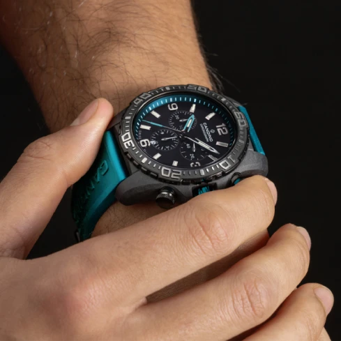 Мъжки ръчен часовник с кварцов механизъм - корпус от Карбон - Каучук - цвят Черен