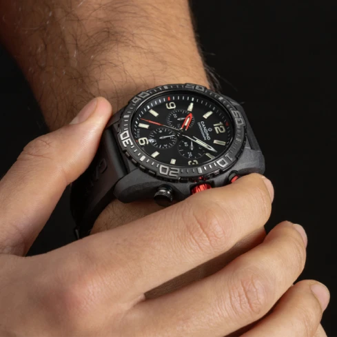 Мъжки ръчен часовник с кварцов механизъм - корпус от Карбон - Каучук - цвят Черен