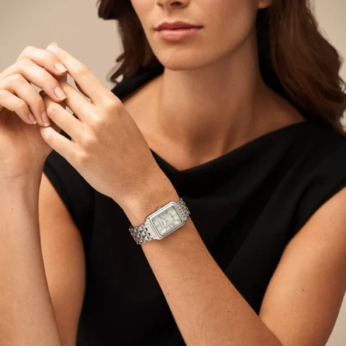 Дамски ръчен часовник с кварцов механизъм - корпус от Стомана - Стоманена верижка - цвят Седеф