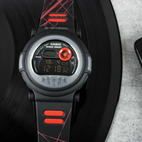 Мъжки ръчен часовник с кварцов механизъм - корпус от Карбон - Полимер - цвят Черен Червен