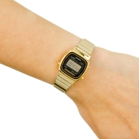 Дамски ръчен часовник с кварцов механизъм - корпус от Стомана - Стоманена верижка - цвят Сив Злато