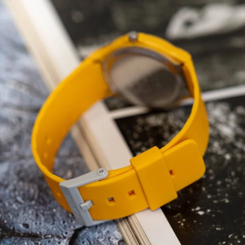 Унисекс ръчен часовник с кварцов механизъм - корпус от Полимер - Полимер - цвят Жълт Черен