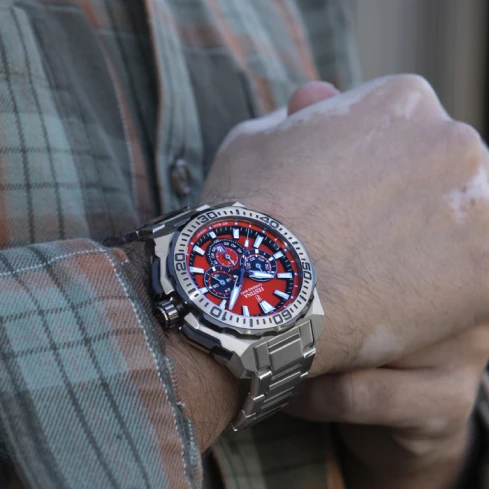 Мъжки ръчен часовник с кварцов механизъм - корпус от Стомана - Стоманена верижка - цвят Червен Сив