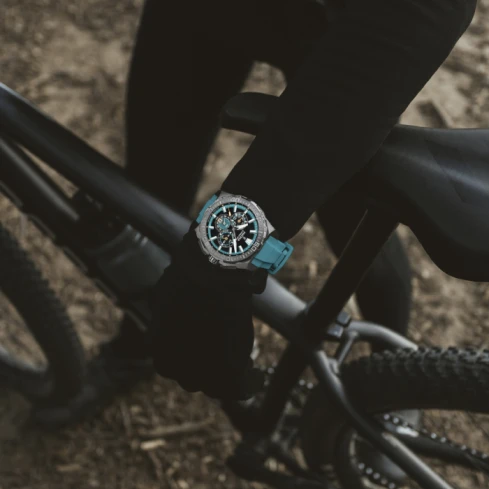 Мъжки ръчен часовник с кварцов механизъм - корпус от Стомана - Каучук - цвят Черен Тюркоаз