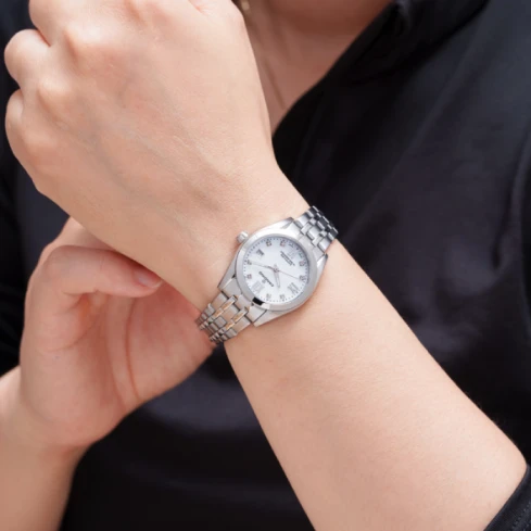 Дамски ръчен часовник с кварцов механизъм - корпус от Стомана - Стоманена верижка - цвят Седеф