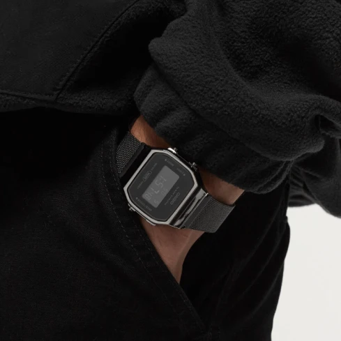 Мъжки ръчен часовник с кварцов механизъм - корпус от Полимер - Стоманена верижка - цвят Сив Черен