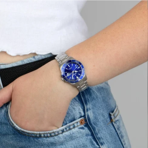 Дамски ръчен часовник с кварцов механизъм - корпус от Стомана - Стоманена верижка - цвят Син Сив