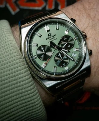 Мъжки ръчен часовник с кварцов механизъм - корпус от Стомана - цвят Зелен