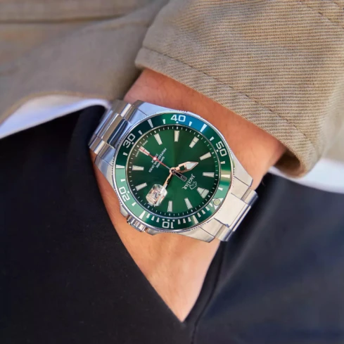 Мъжки ръчен часовник с кварцов механизъм - корпус от Стомана - Стоманена верижка - цвят Зелен Сив