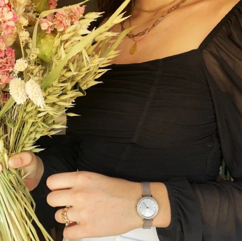 Дамски ръчен часовник с кварцов механизъм - корпус от Стомана - Меш - цвят Сребрист Сив