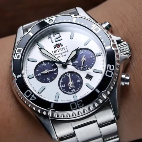 Мъжки ръчен часовник с кварцов механизъм - корпус от Стомана - Стоманена верижка - цвят Бял