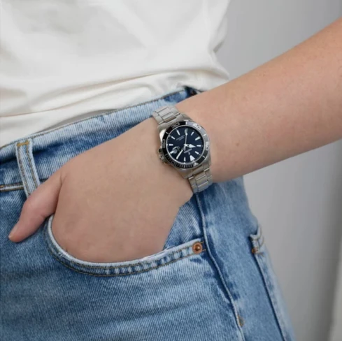 Дамски ръчен часовник с кварцов механизъм - корпус от Стомана - Стоманена верижка - цвят Черен Сив