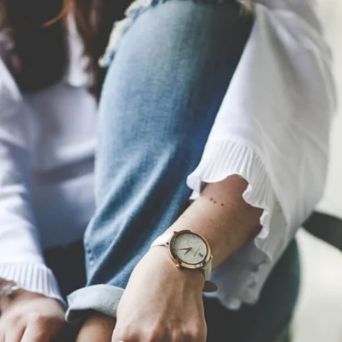 Дамски ръчен часовник с кварцов механизъм - корпус от Стомана - Естествена кожа - цвят Бял Бял