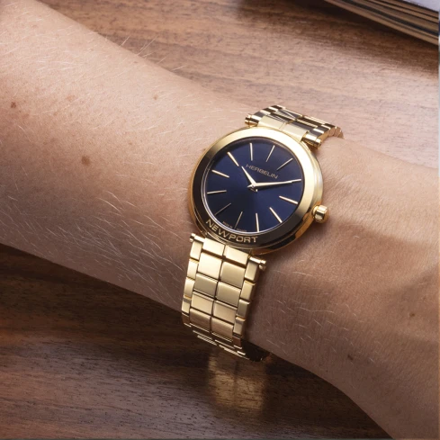 Дамски ръчен часовник с кварцов механизъм - корпус от Стомана - Стоманена верижка - цвят Син Злато