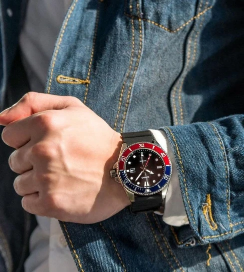 Мъжки ръчен часовник с кварцов механизъм - корпус от Стомана - Каучук - цвят Черен Черен