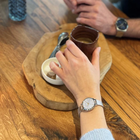 Дамски ръчен часовник с кварцов механизъм - корпус от Стомана - Меш - цвят Сребрист