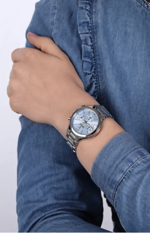 Дамски ръчен часовник с кварцов механизъм - корпус от Стомана - Стоманена верижка - цвят Син Сив