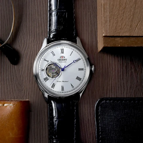 Мъжки ръчен часовник с автоматичен механизъм - корпус от Стомана - Естествена кожа - цвят Бял Черен