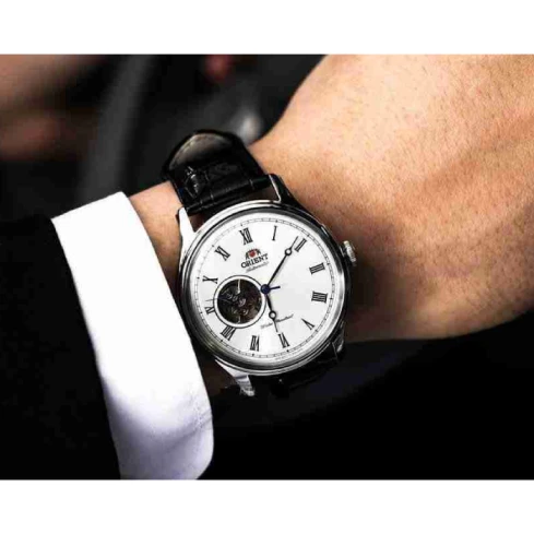 Мъжки ръчен часовник с автоматичен механизъм - корпус от Стомана - Естествена кожа - цвят Бял Черен