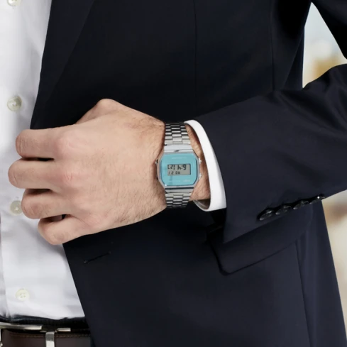 Мъжки ръчен часовник с кварцов механизъм - корпус от Полимер - Стоманена верижка - цвят Сив Сив