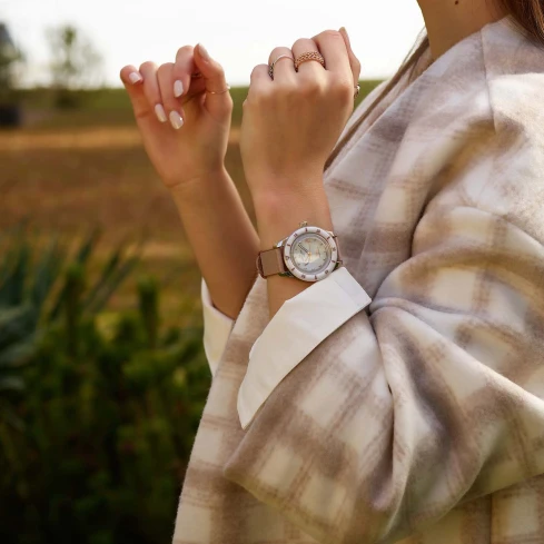 Дамски ръчен часовник с автоматичен механизъм - корпус от Стомана - Текстил - цвят Седеф Бежов