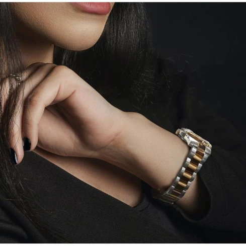 Дамски ръчен часовник с кварцов механизъм - корпус от Стомана - Стоманена верижка - цвят Бял Сив