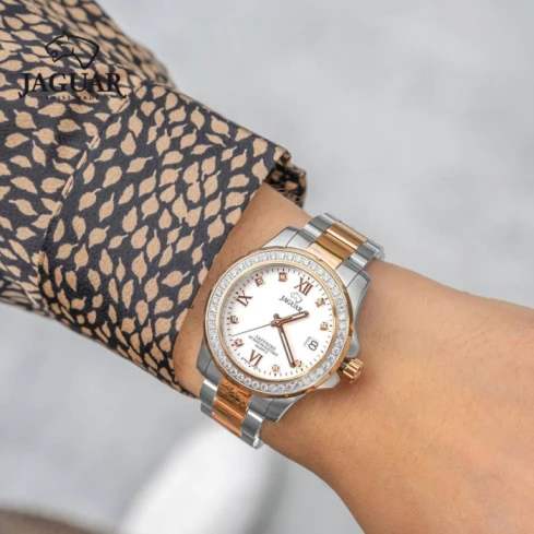 Дамски ръчен часовник с кварцов механизъм - корпус от Стомана - Стоманена верижка - цвят Бял Сив