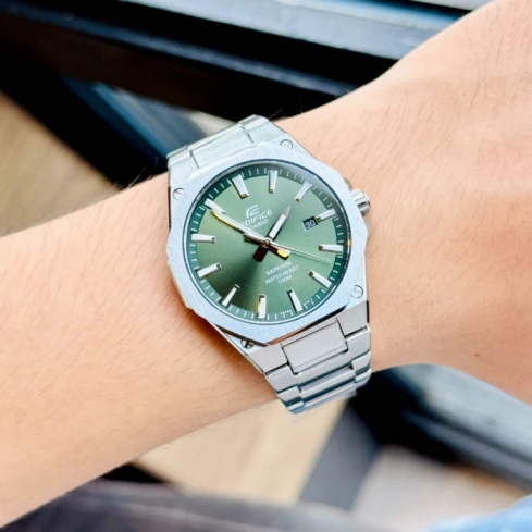 Casio EFR-S108D-3AVUEF Edifice - Мъжки ръчен часовник с кварцов механизъм - корпус от Стомана - Стоманена верижка - цвят Зелен