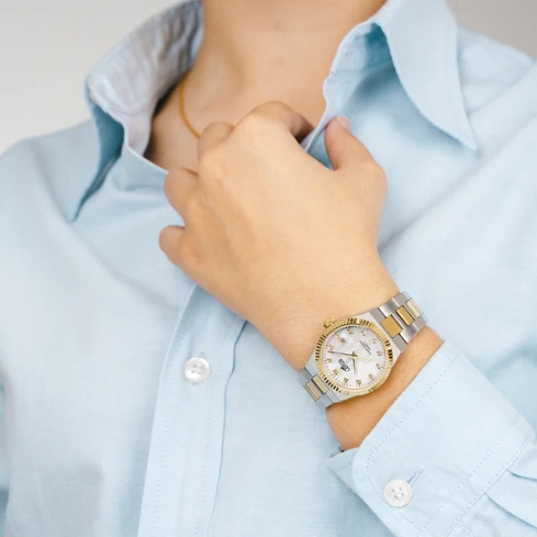 Дамски ръчен часовник с кварцов механизъм - корпус от Стомана - Стоманена верижка - цвят Седеф Злато