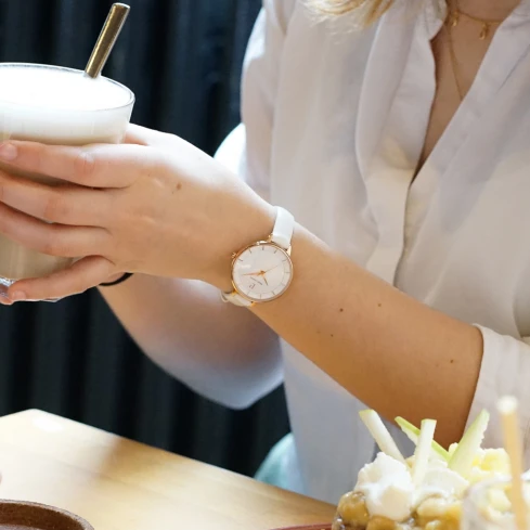 Дамски ръчен часовник с кварцов механизъм - корпус от Стомана - Естествена кожа - цвят Бял Бял