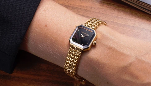 Дамски ръчен часовник с кварцов механизъм - корпус от Стомана - Стоманена верижка - цвят Седеф Злато