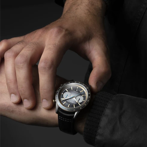 Мъжки ръчен часовник с автоматичен механизъм - корпус от Титан - Естествена кожа - цвят Черен Черен