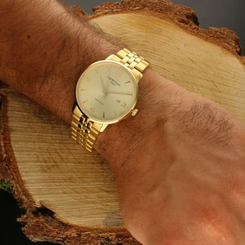 Мъжки ръчен часовник с кварцов механизъм - корпус от Стомана - Златна верижка - цвят Злато