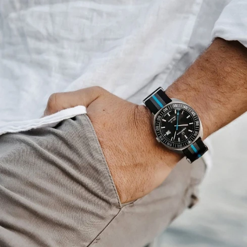 Мъжки ръчен часовник с автоматичен механизъм - корпус от Титан - Нато каишка - цвят Черен Син