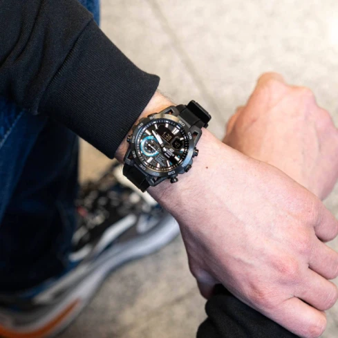 Мъжки ръчен часовник с кварцов механизъм - корпус от Карбон - Полимер - цвят Черен