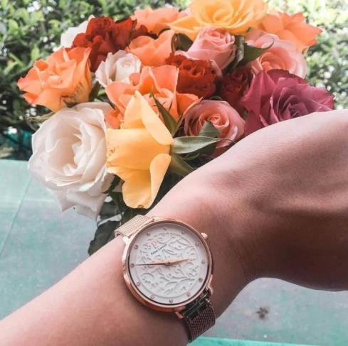 Дамски ръчен часовник с кварцов механизъм - корпус от Стомана - Меш - цвят Бял Розово Злато