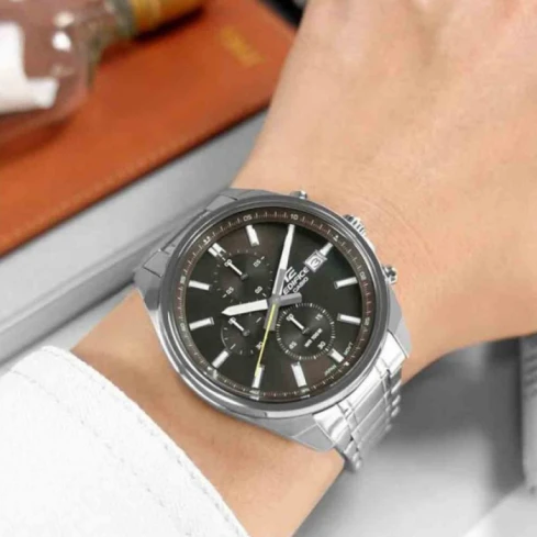 Дамски ръчен часовник с кварцов механизъм - корпус от Месинг - Стоманена верижка - цвят Бял Злато