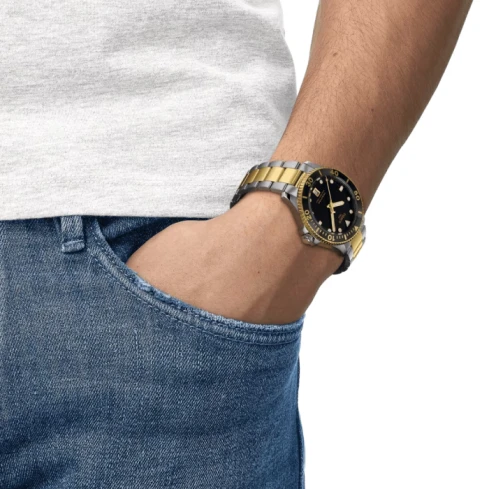 Мъжки ръчен часовник с кварцов механизъм - корпус от Стомана - Стоманена верижка - цвят Черен Злато