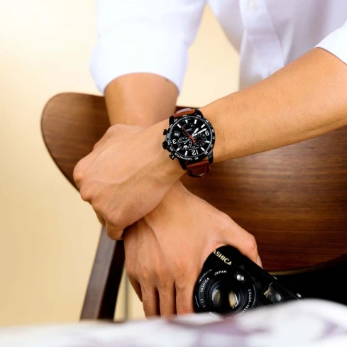 Мъжки ръчен часовник с кварцов механизъм - корпус от Стомана - Естествена кожа - цвят Черен Кафяв