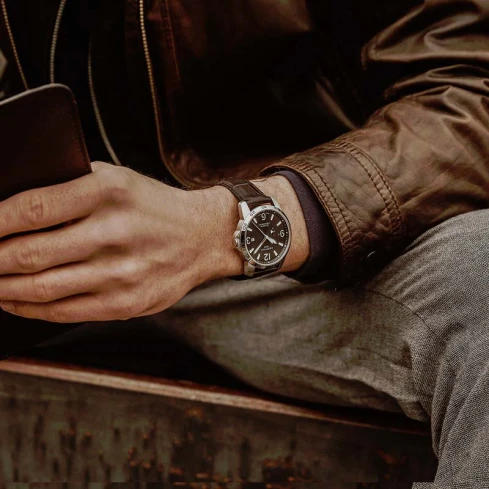 Мъжки ръчен часовник с кварцов механизъм - корпус от Стомана - Естествена кожа - цвят Черен Кафяв