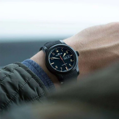 Мъжки ръчен часовник с механизъм - цвят Черен