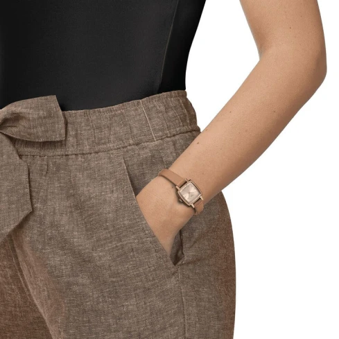 Дамски ръчен часовник с кварцов механизъм - корпус от Стомана - Естествена кожа - цвят Бял Злато