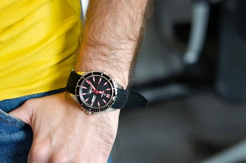 Мъжки ръчен часовник с кварцов механизъм - корпус от Стомана - Силиконова каишка - цвят Черен Черен